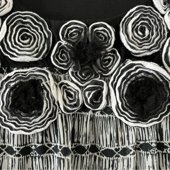 Yvos | Gray Black Baby Doll Layered Rosette Smocked Puff Sleeve Blouse, Medium - Picture 2 of 6